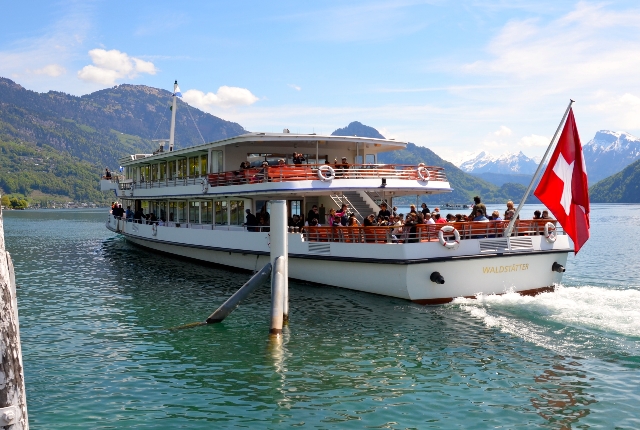 lake lucerne cruise swiss pass